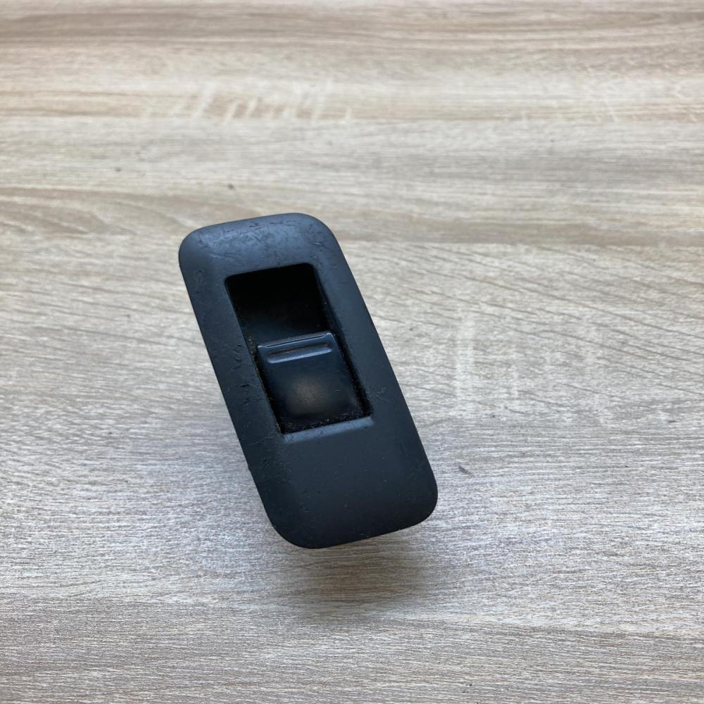 25411 AV600 25411AV600  Electric window control switch Nissan Primera