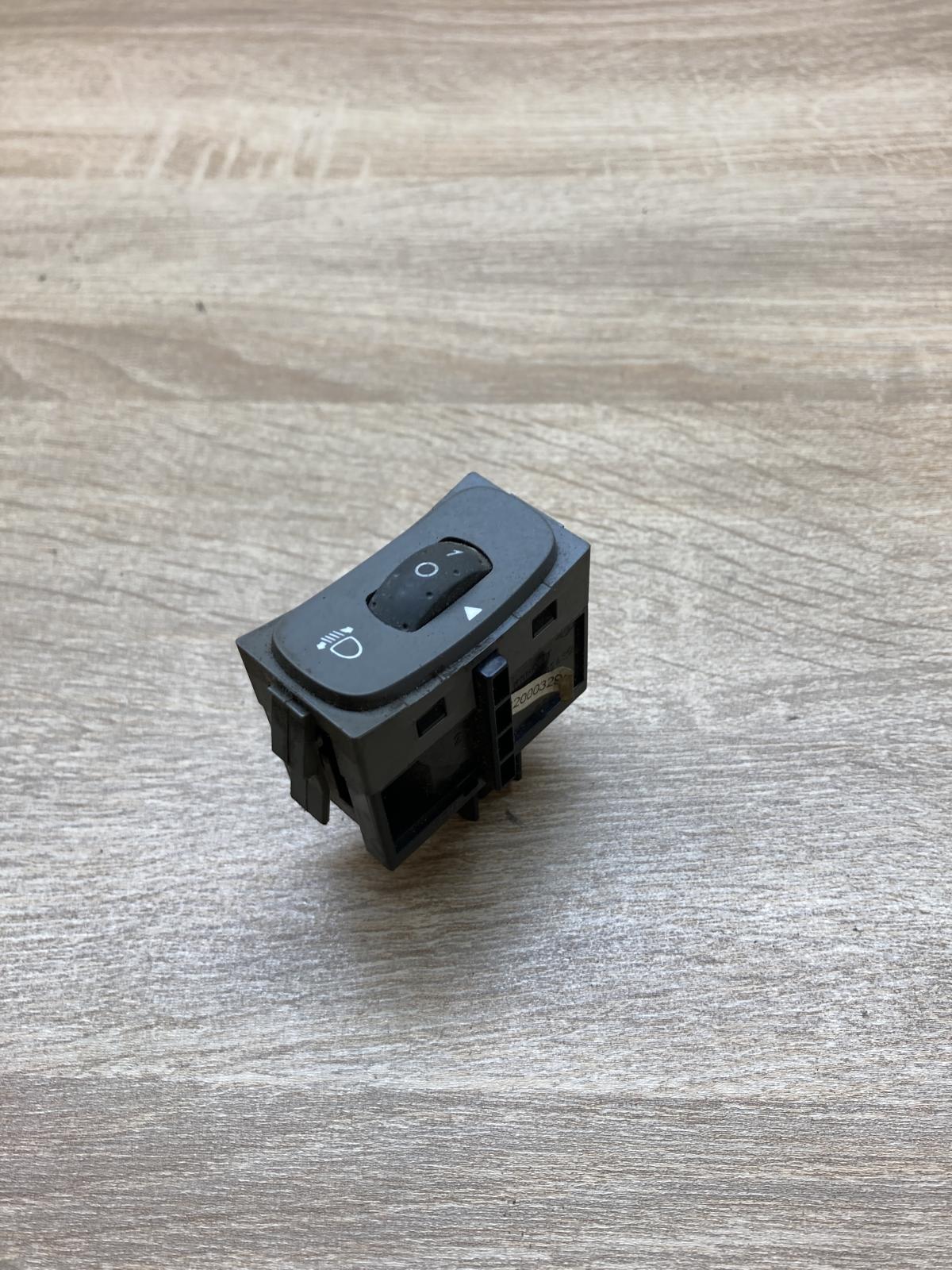 8200032953   Headlight level height control switch Renault Laguna II
