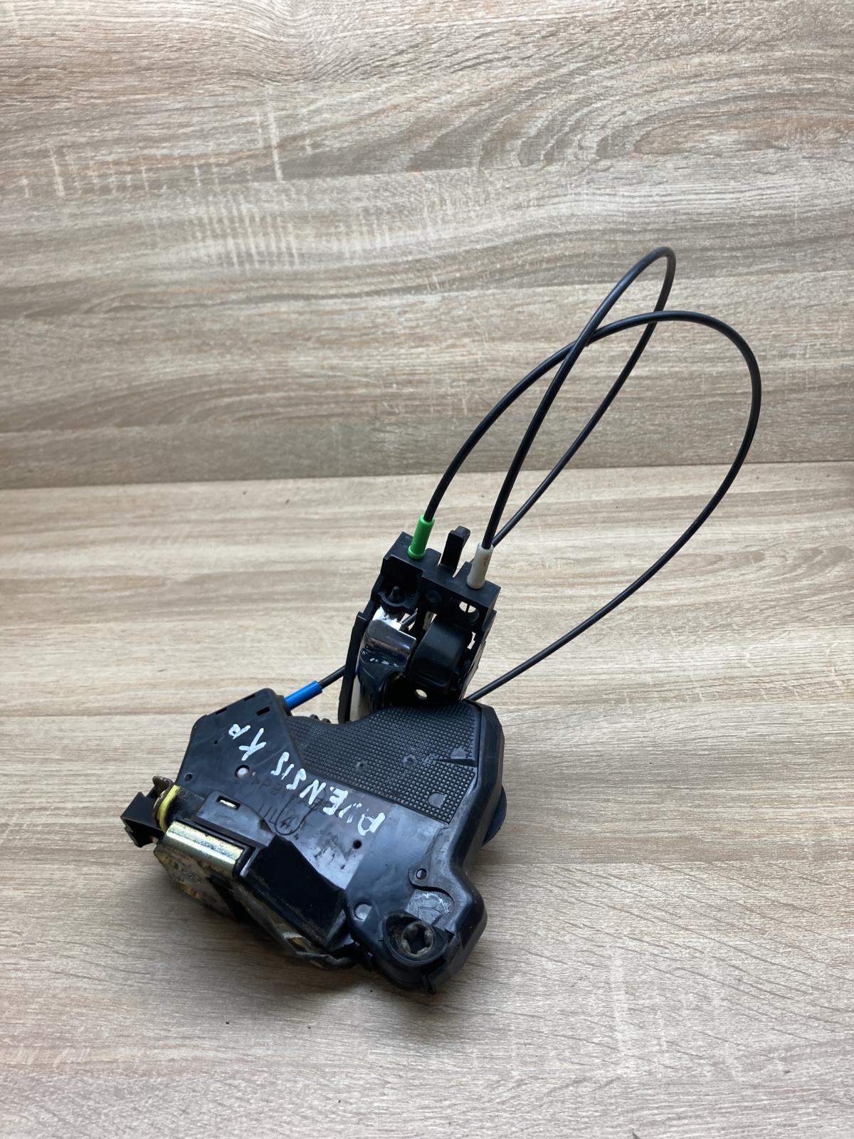 AVENSIS DOOR LOCK   Front door lock Toyota Avensis T250