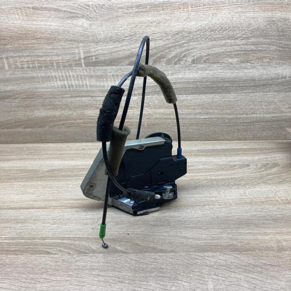 6F0700 TOYOTA DOOR LOCK  Rear door lock Toyota Corolla Verso AR10