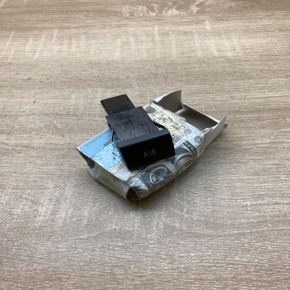 4B0927133B   Traction control (ASR) switch Audi A6 S6 C5 4B
