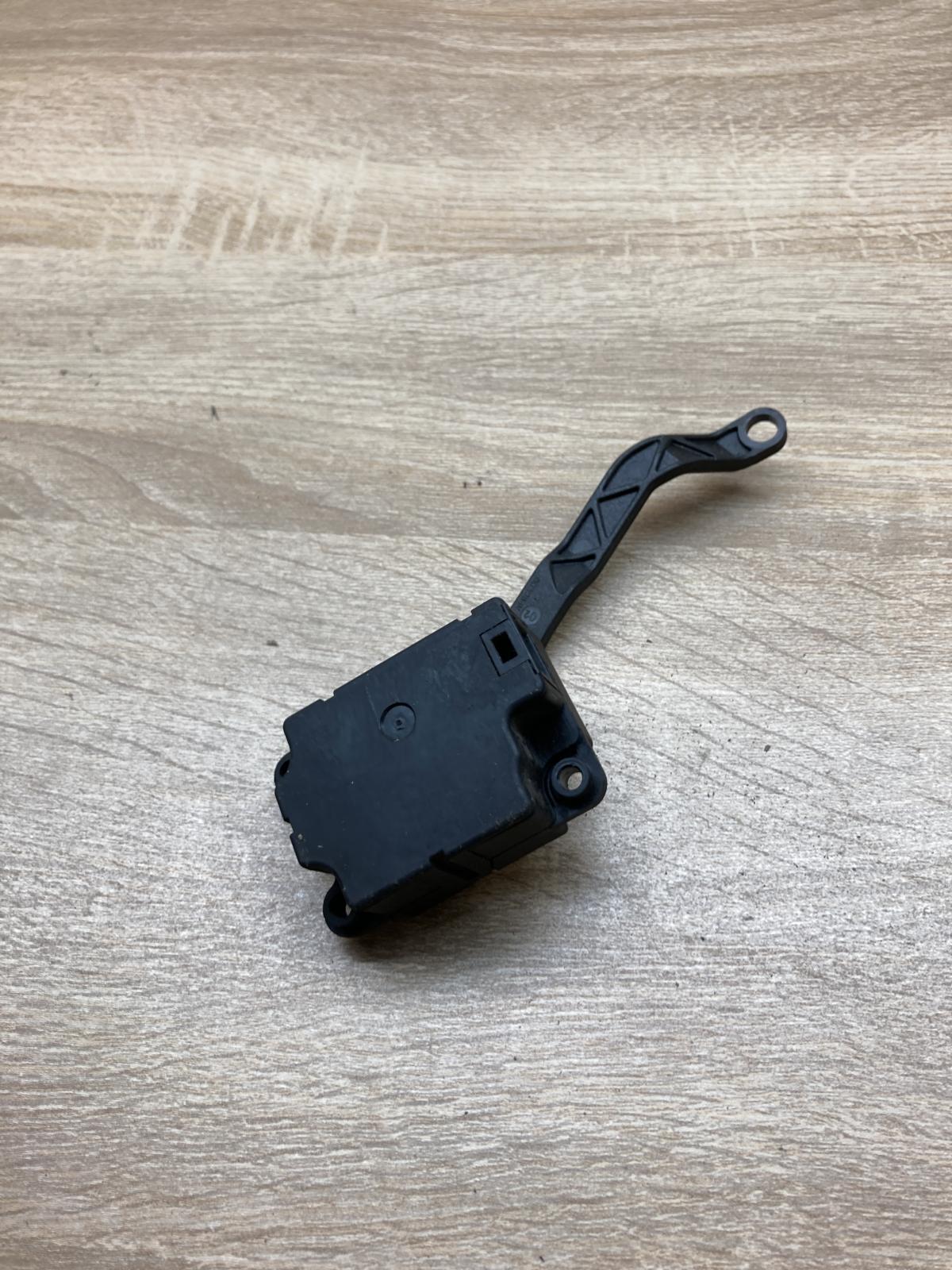 006864V   Air flap motor/actuator Opel Vectra C