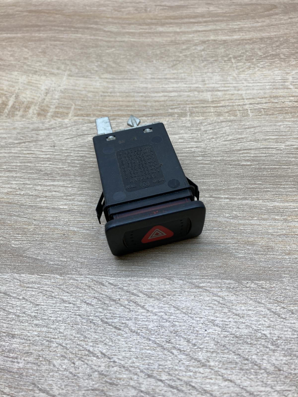 1J0953235A 1J0953235B  Hazard light switch Volkswagen Golf IV