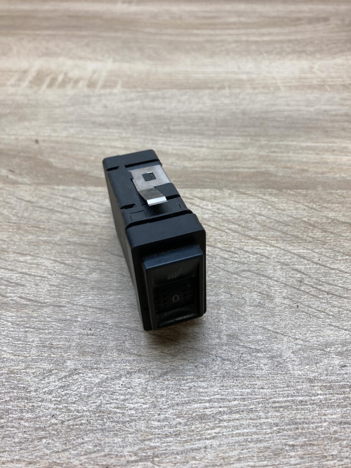 3U0963563   Seat heating switch Skoda Superb B5 (3U)
