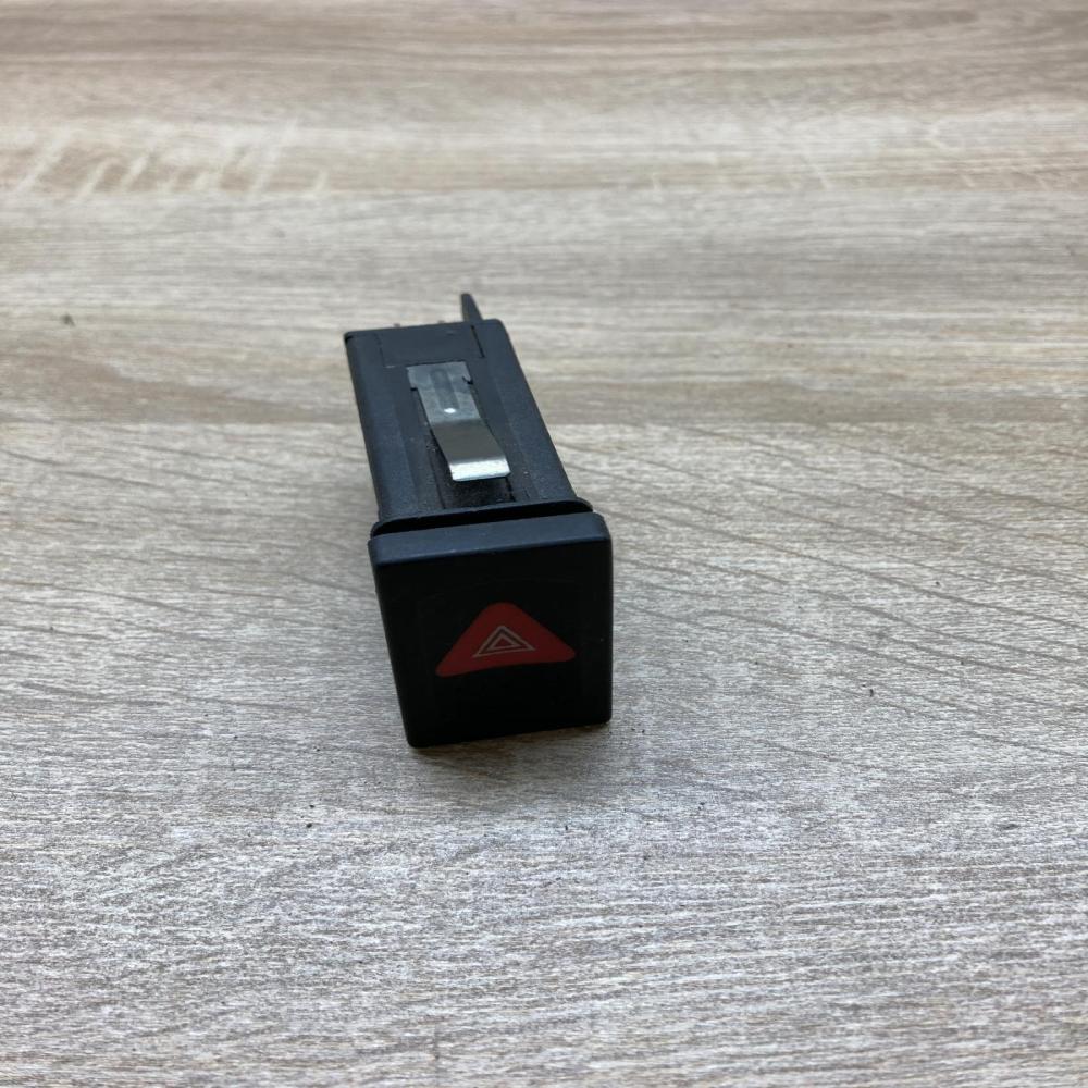 3B0953235C   Hazard light switch Volkswagen PASSAT B5