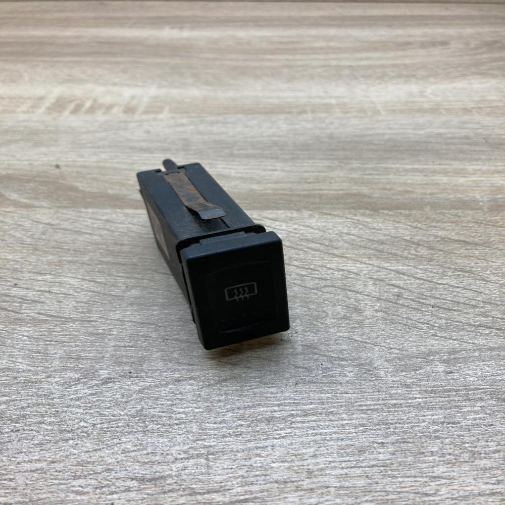 3B0959621E   Windscreen/window heater switch Volkswagen PASSAT B5