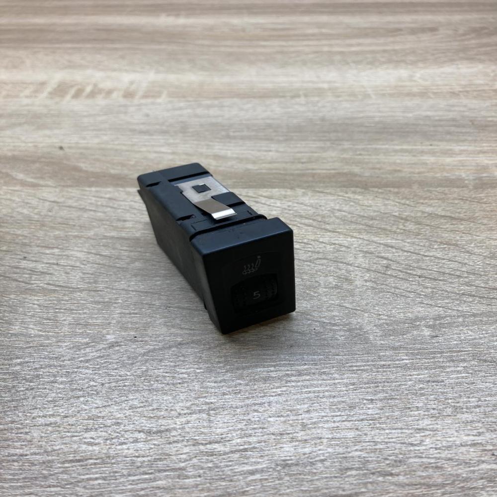 3B0963564A   Seat heating switch Volkswagen PASSAT B5