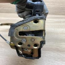 TOYOTA DOOR LOCK   Front door lock Toyota Corolla Verso AR10