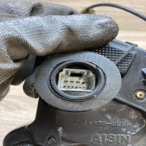 TOYOTA DOOR LOCK   Front door lock Toyota Corolla Verso AR10