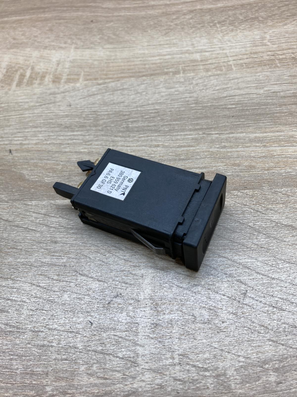 3B0959621D   Windscreen/window heater switch Volkswagen PASSAT B5.5