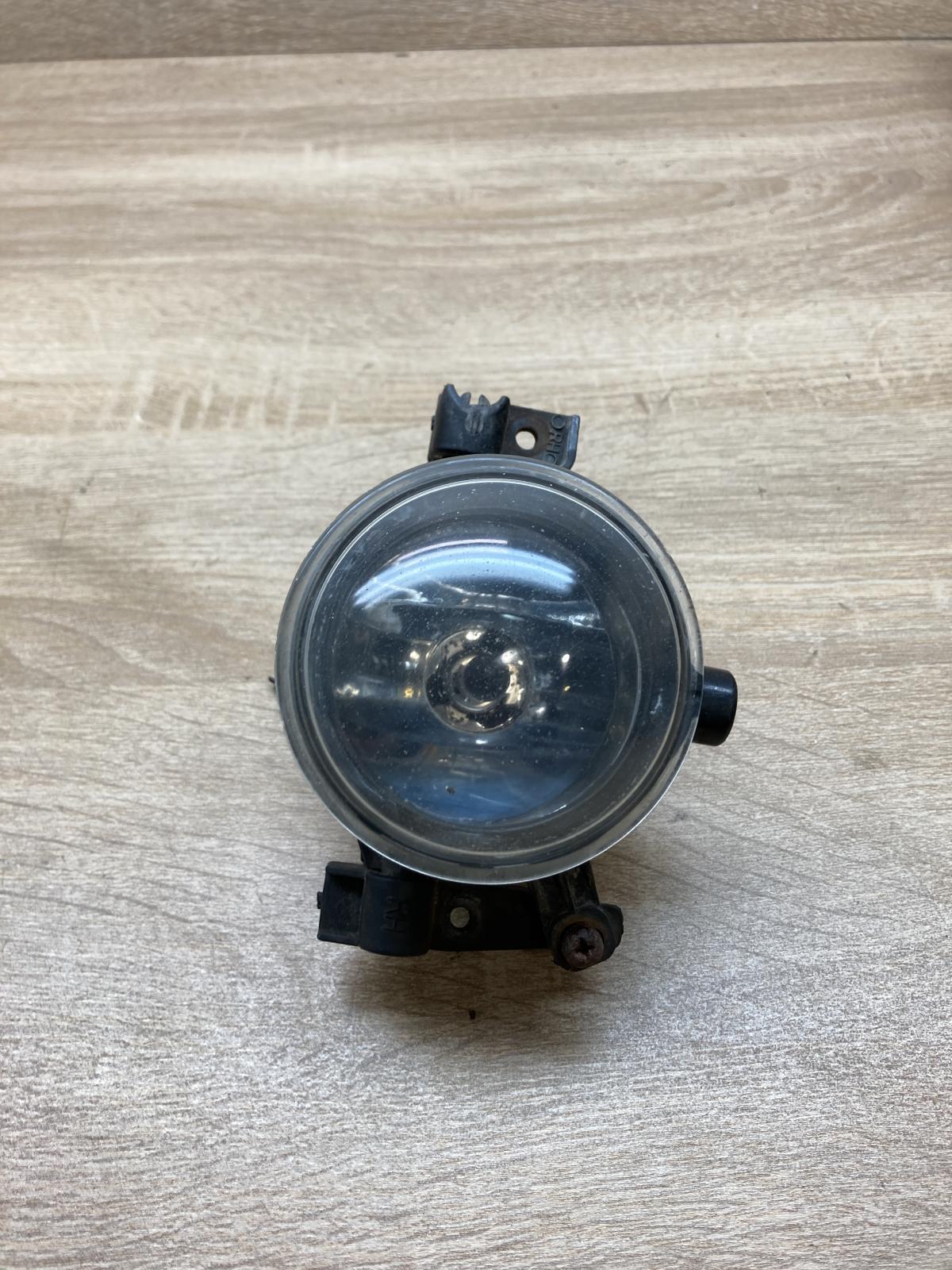 19 5707C2 H8  Front fog light Ford Focus