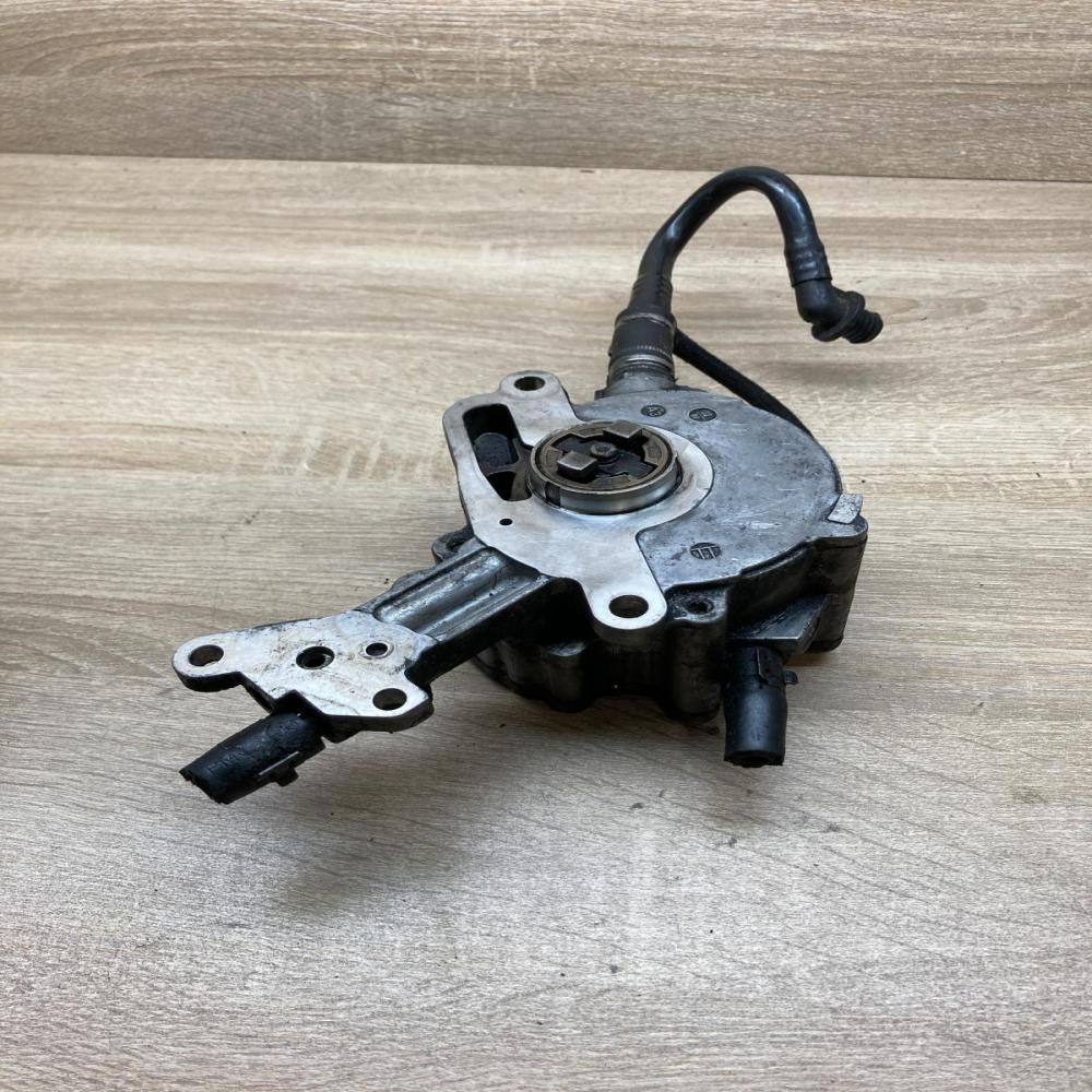 038145209   Vacuum pump Volkswagen PASSAT B6