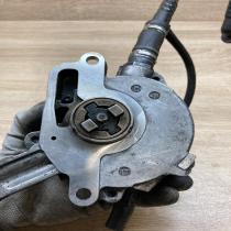 038145209   Vacuum pump Volkswagen PASSAT B6