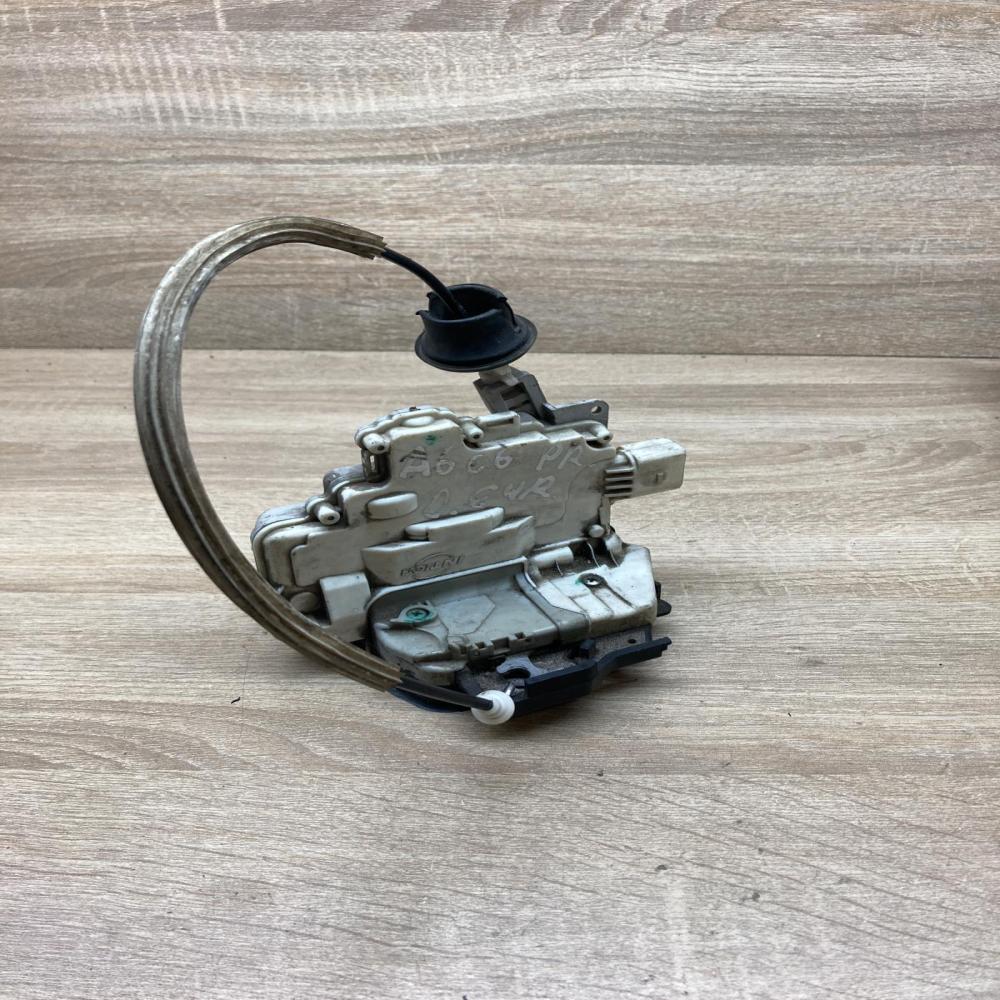 AUDI C6 FRONT DOOR LOCK   Front door lock Audi A6 S6 C6 4F