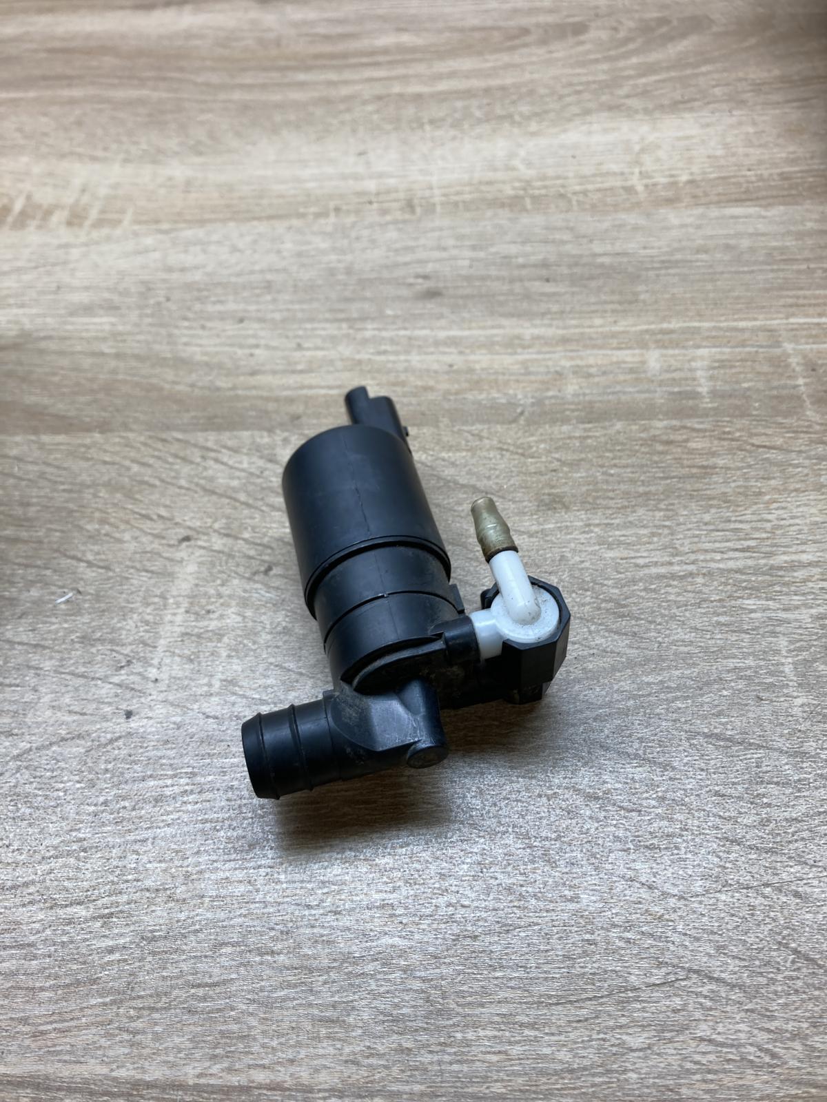 021168 720299  Windscreen/windshield washer pump Renault Megane I