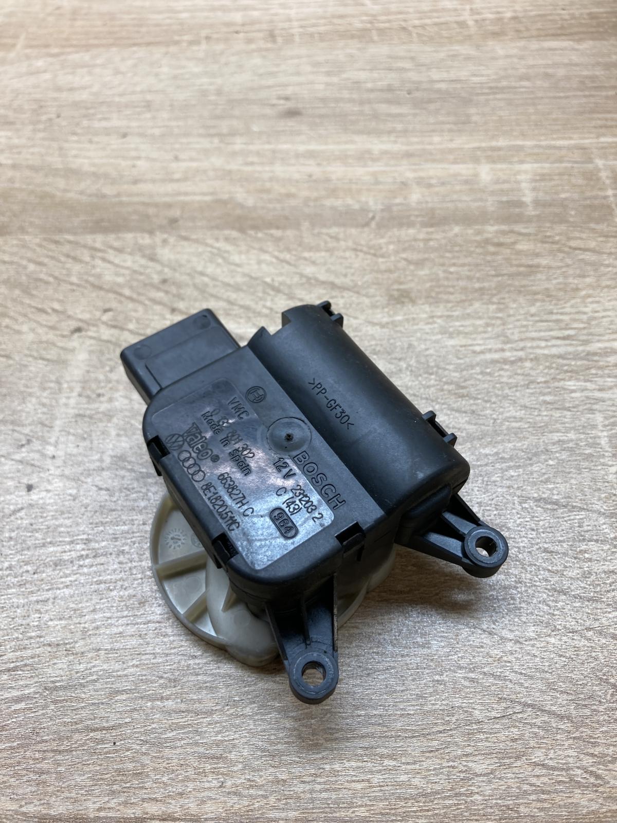 8E1820511C   Air flap motor/actuator Audi A4 S4 B7 8E 8H