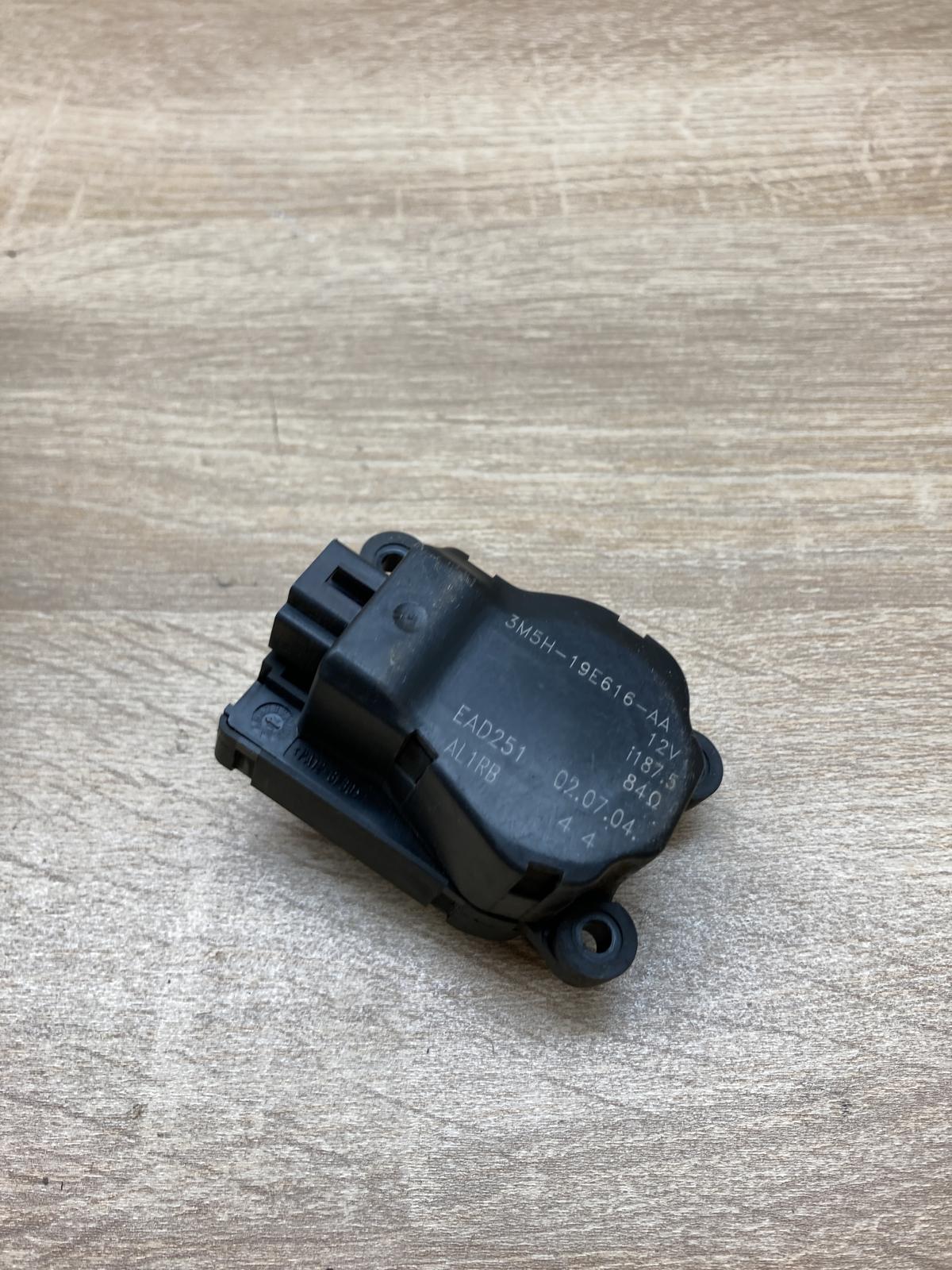 3M5H 19E616 AA EAD251  Air flap motor/actuator Ford Focus C-MAX