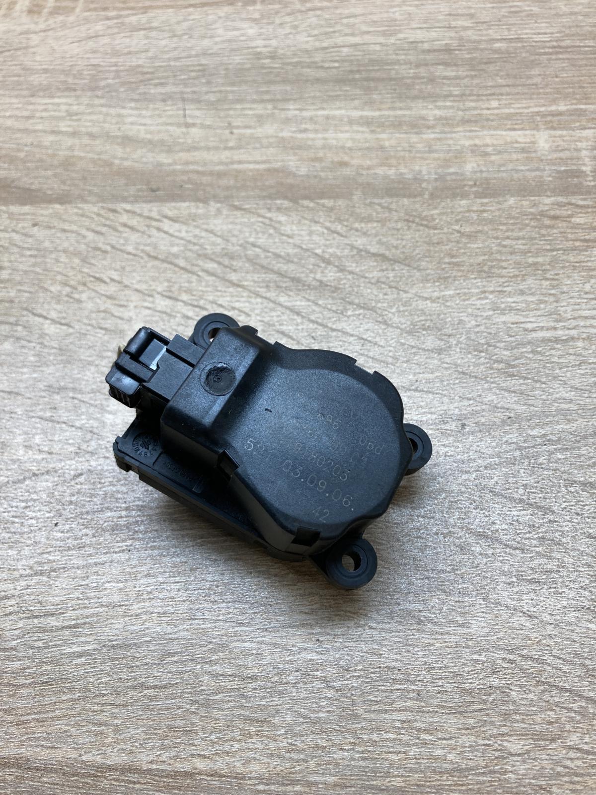 09180203 006967E  Air flap motor/actuator Opel Signum