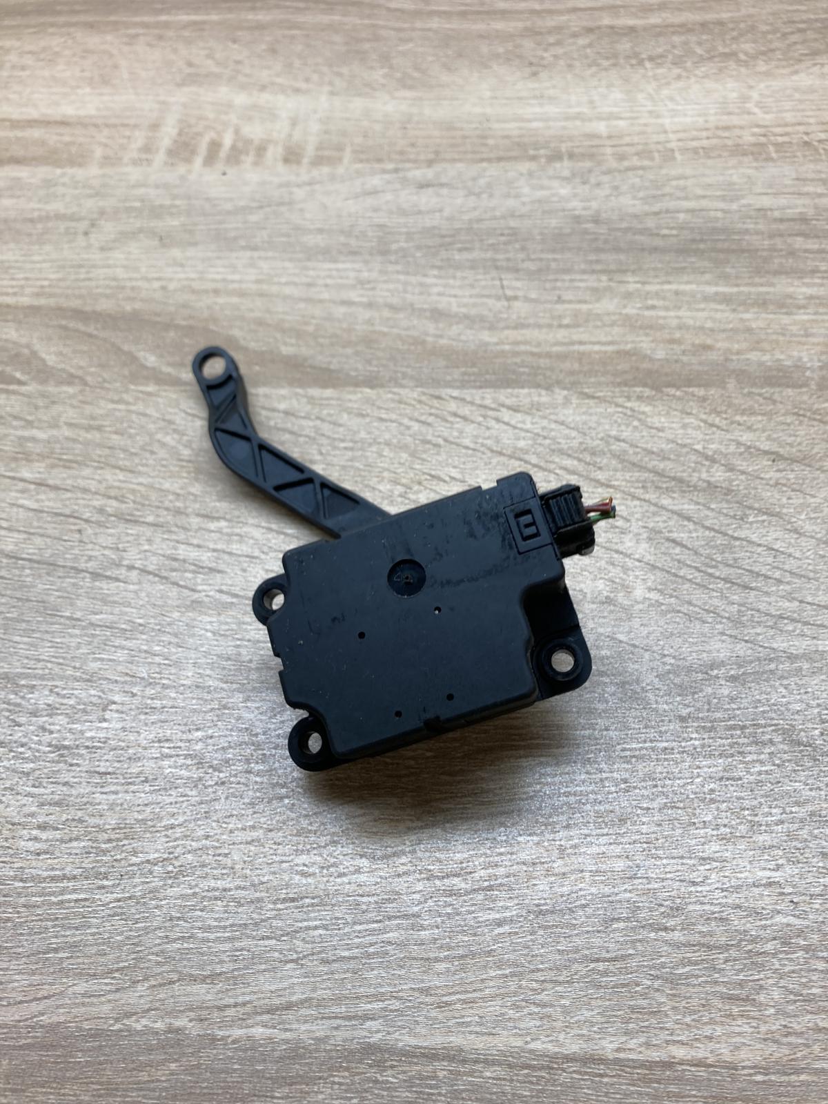 006864V   Air flap motor/actuator Opel Signum