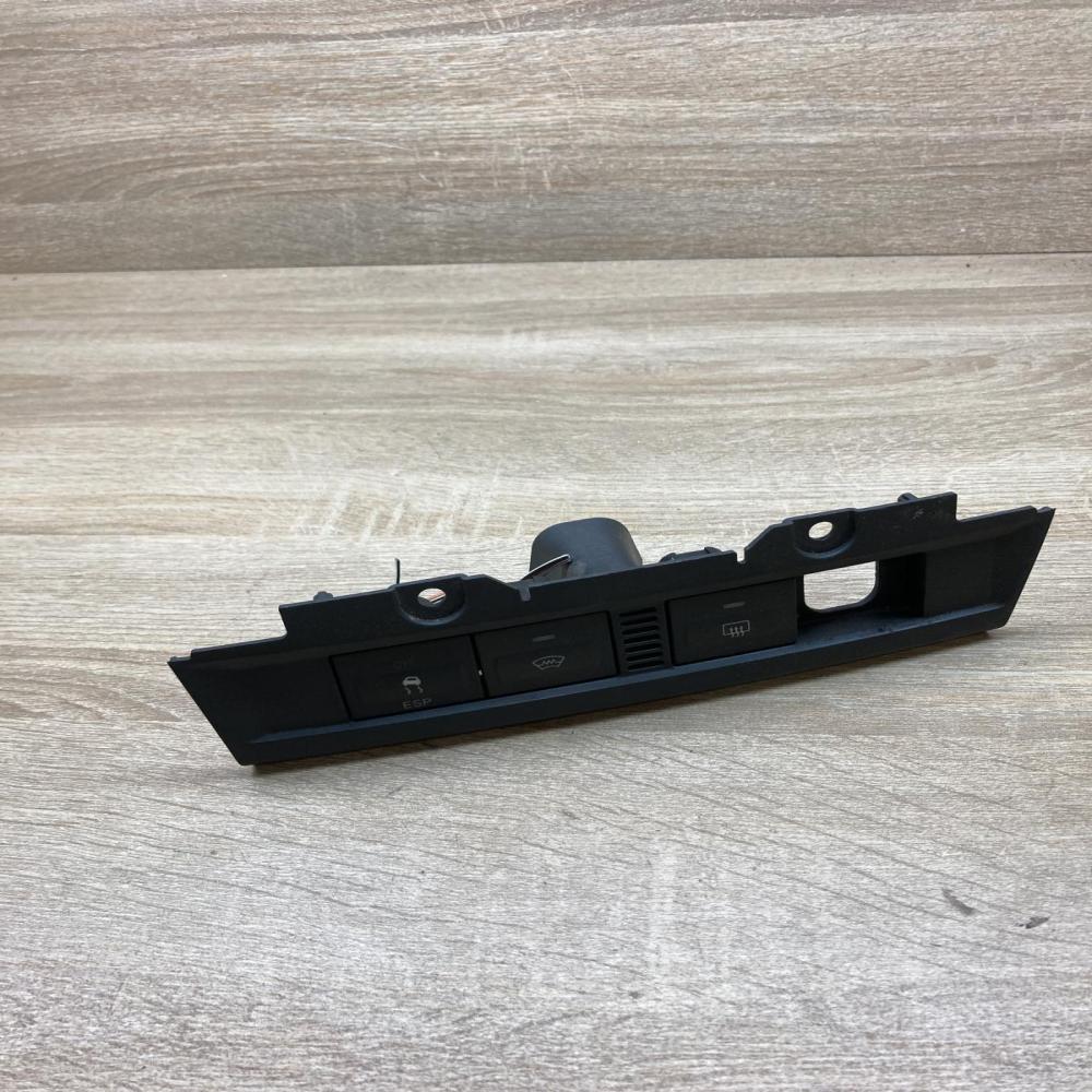 4M51 13D734 BB 4M5113D734BB  Windscreen/window heater switch Ford Focus