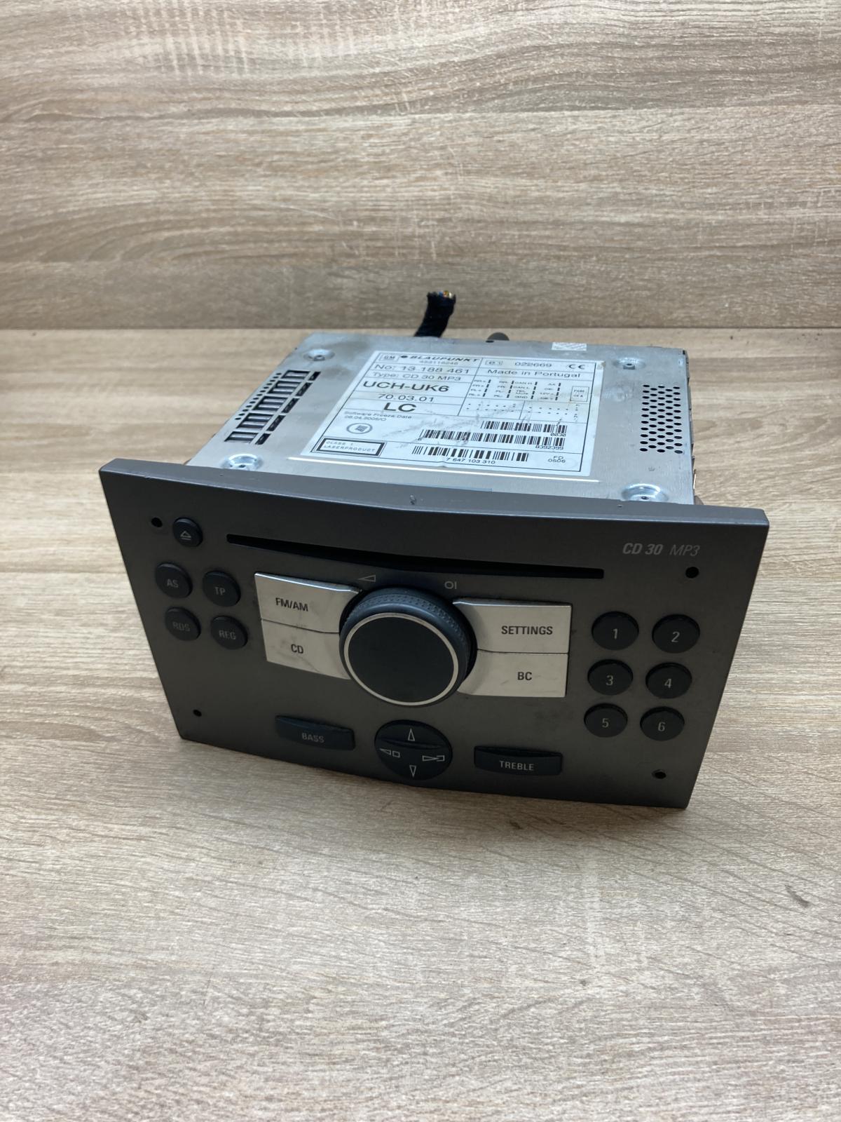 13188461 453116246  Radio/CD/DVD/GPS head unit Opel Zafira B