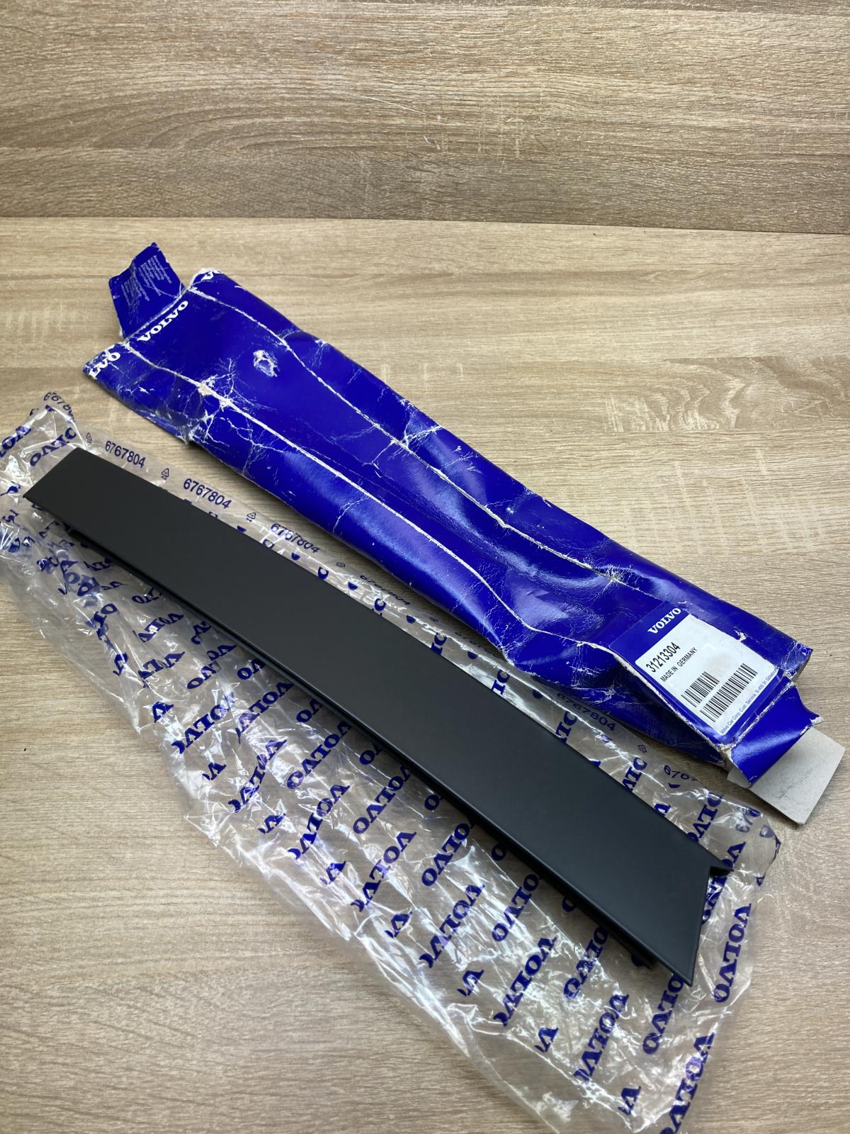 31213304   Front door trim bar Volvo V50