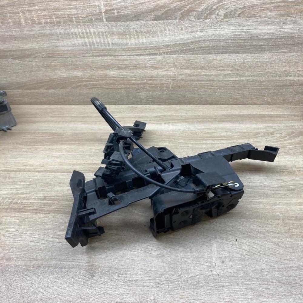 3M5A R26412BM 2400001  Rear door lock Ford C-MAX I
