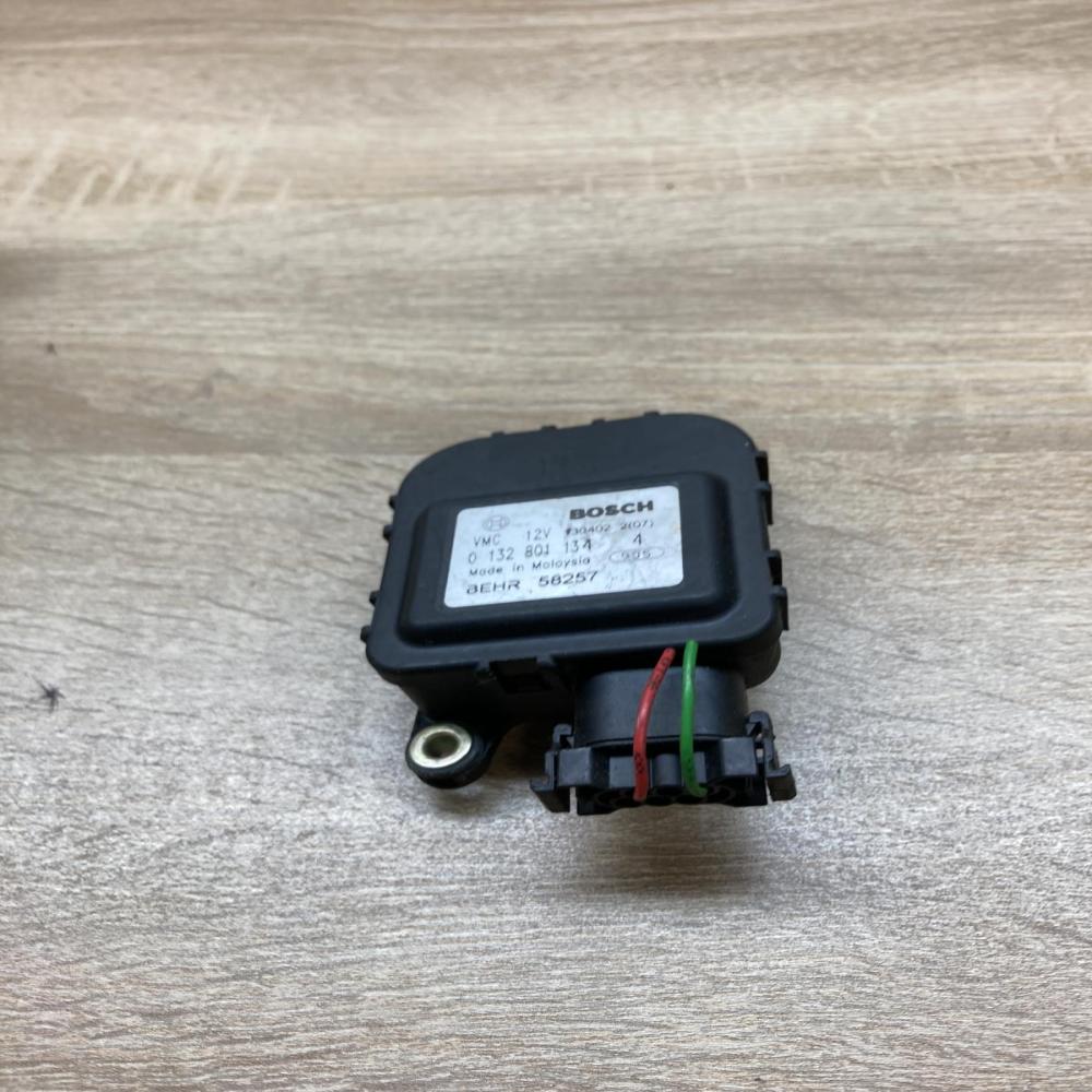0132801134   Air flap motor/actuator Opel Zafira A