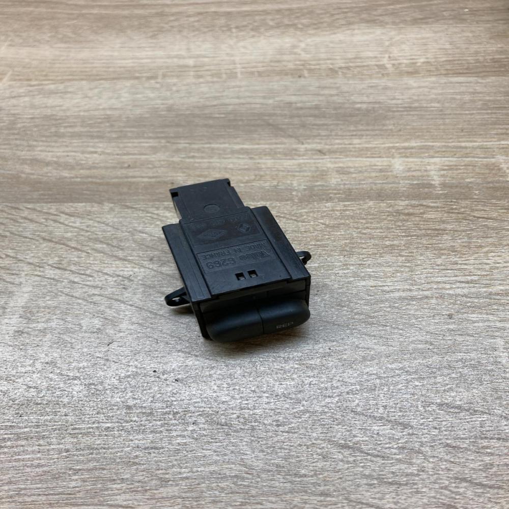 7700419688   A set of switches Renault Laguna II