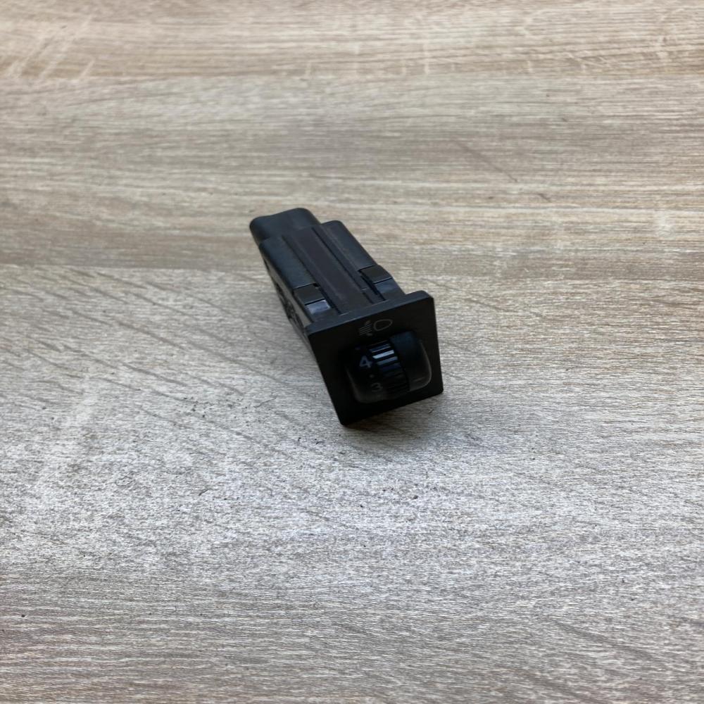 84152 02021 8415202021  Headlight level height control switch Toyota Corolla Ver