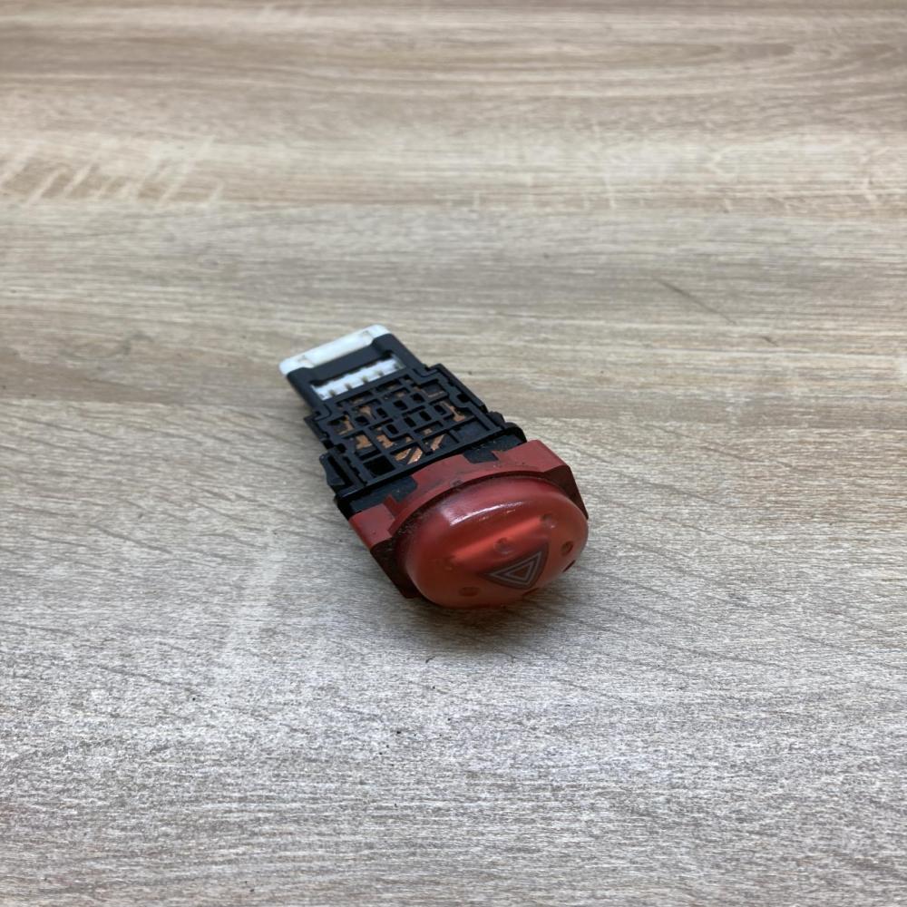 06016   Hazard light switch Nissan Almera Tino