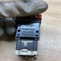 06016   Hazard light switch Nissan Almera Tino