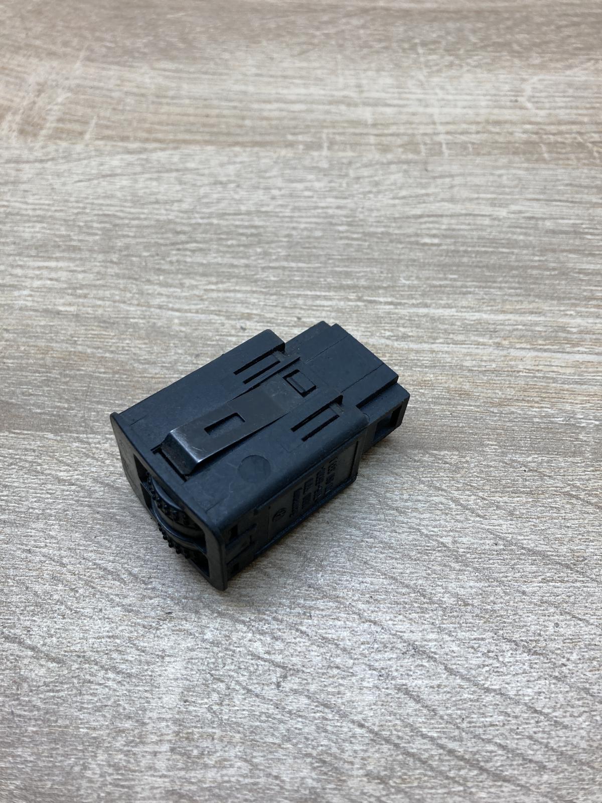 1J0941333A   Headlight level height control switch Volkswagen Golf IV