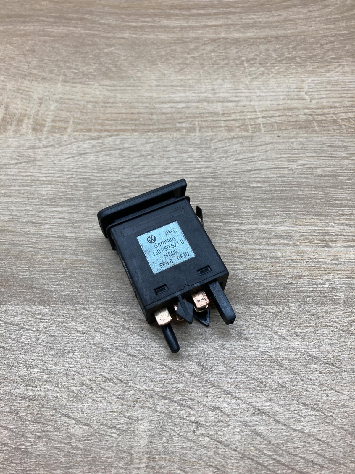 1J0959621C   Windscreen/window heater switch Volkswagen Golf IV