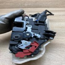 7L0839016   Rear door lock Volkswagen Touran I