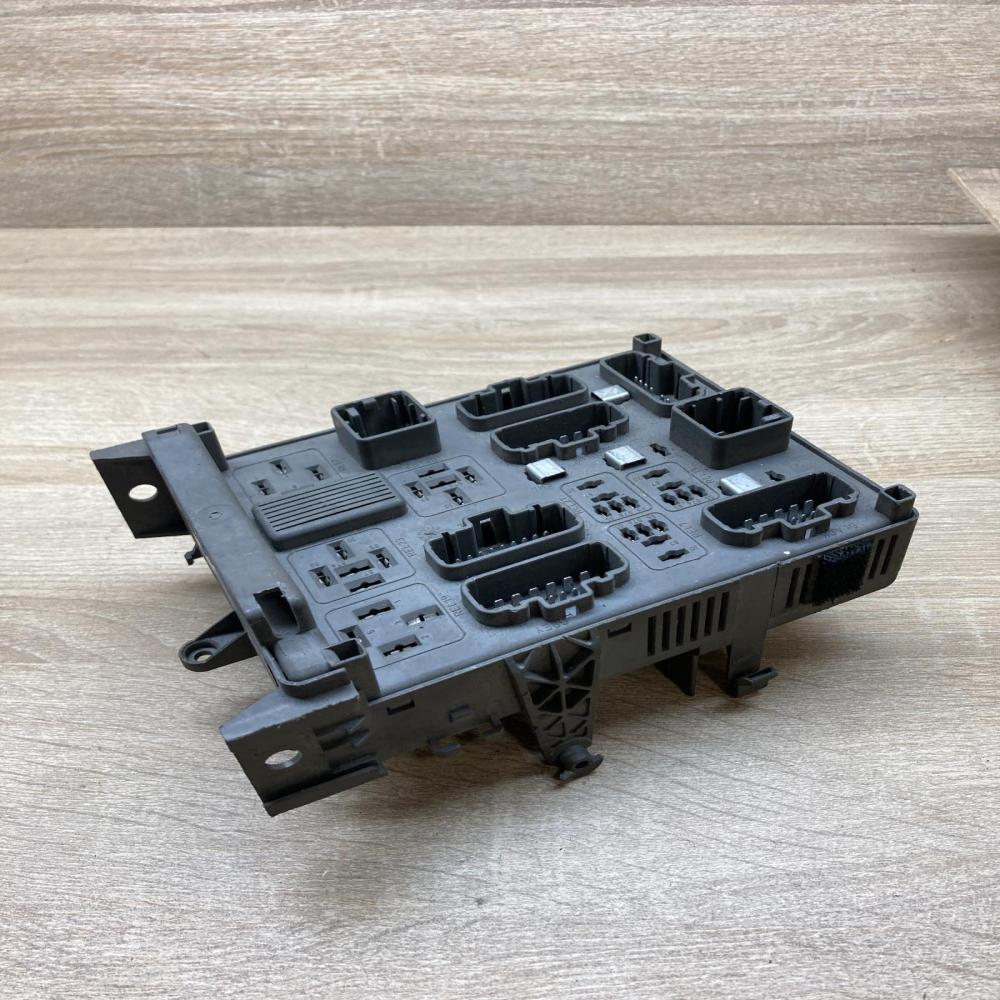 8200139819 8200004201 E  Fuse module Renault Laguna II