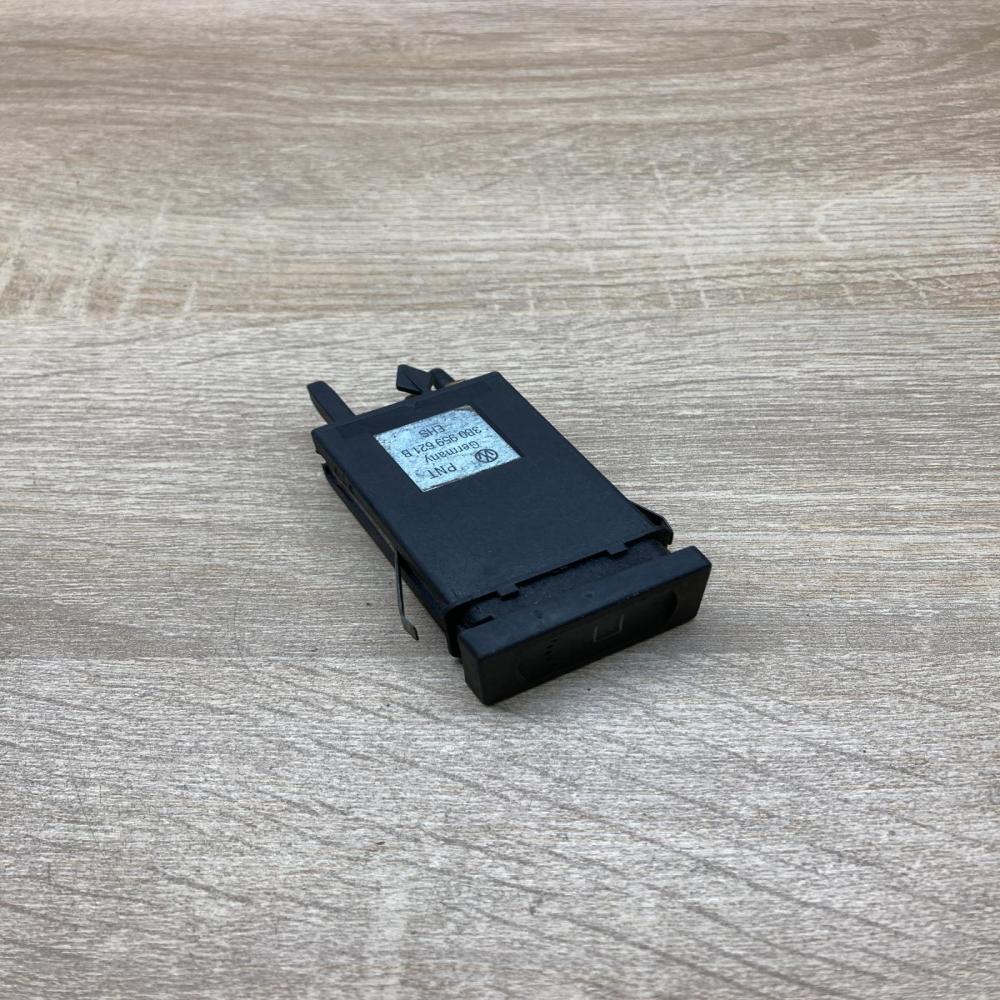 3B0959621B   Windscreen/window heater switch Volkswagen PASSAT B5