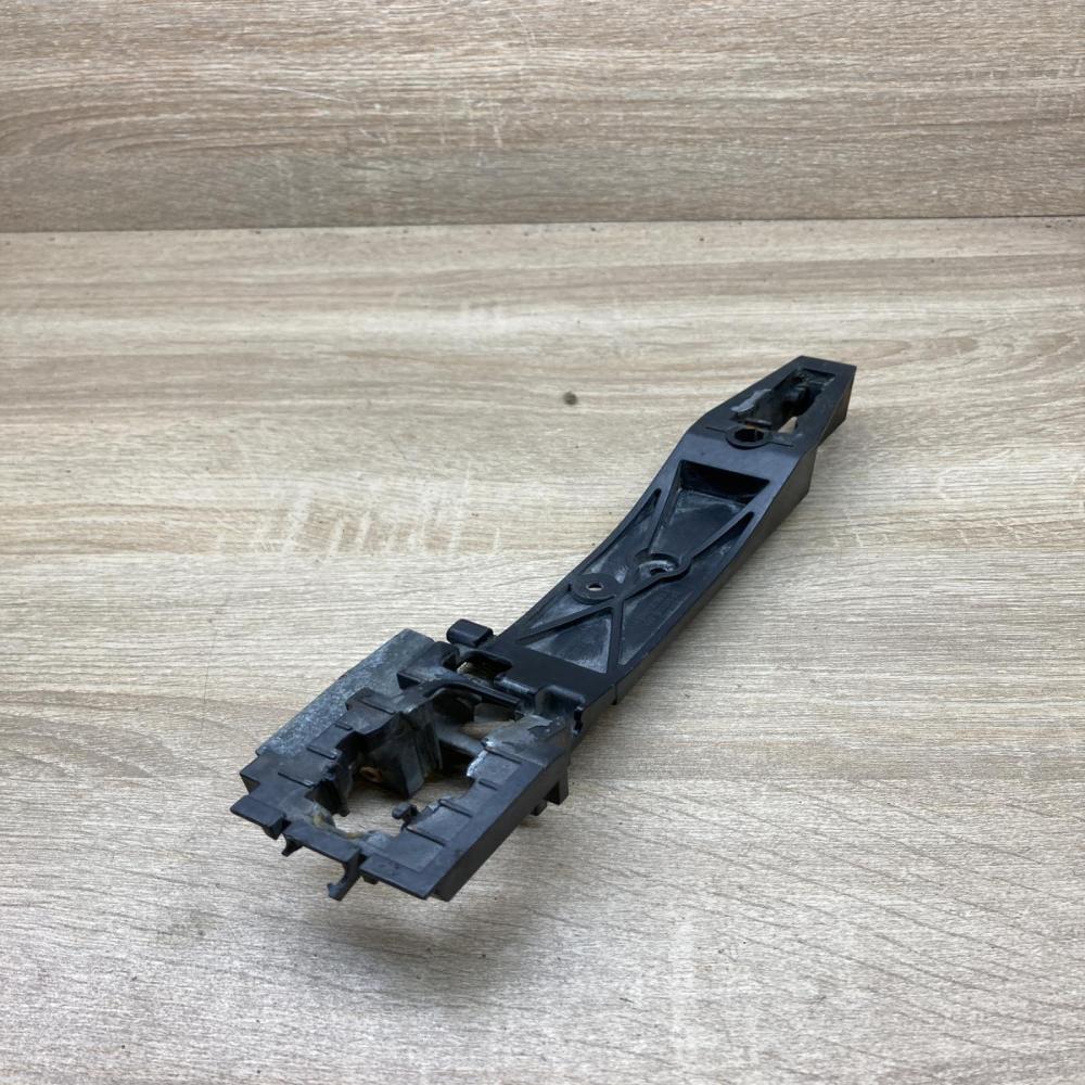 HONDA HANDLE BRACKET   Front door exterior handle/bracket Honda Accord
