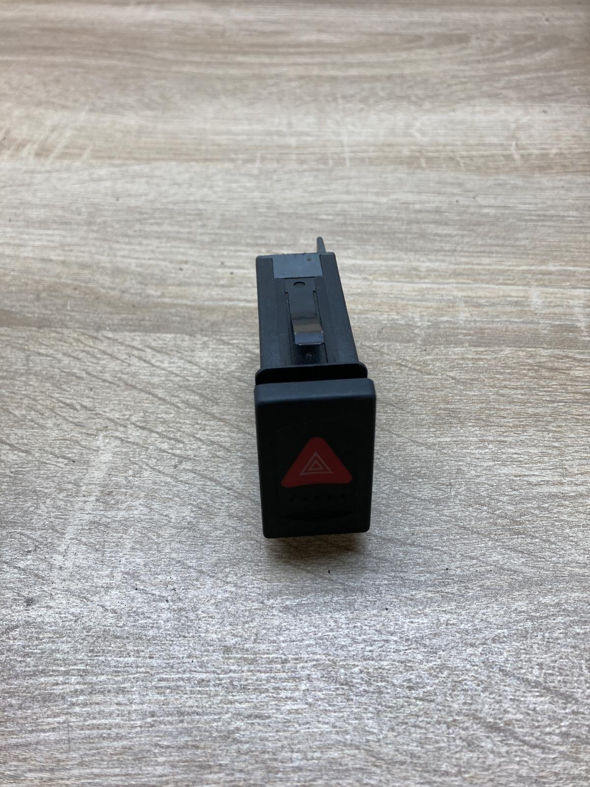 7M3953235   Hazard light switch Volkswagen Sharan