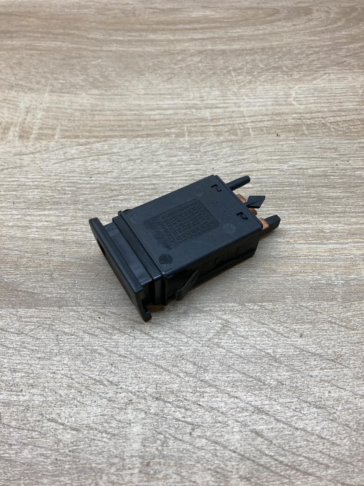1J0953235A 1J0953235B  Windscreen/window heater switch Volkswagen Golf IV