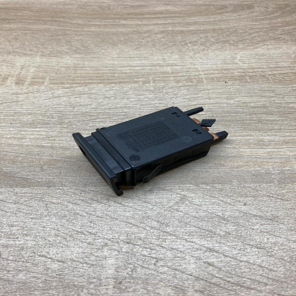 1J0953235A 1J0953235B  Windscreen/window heater switch Volkswagen Golf IV