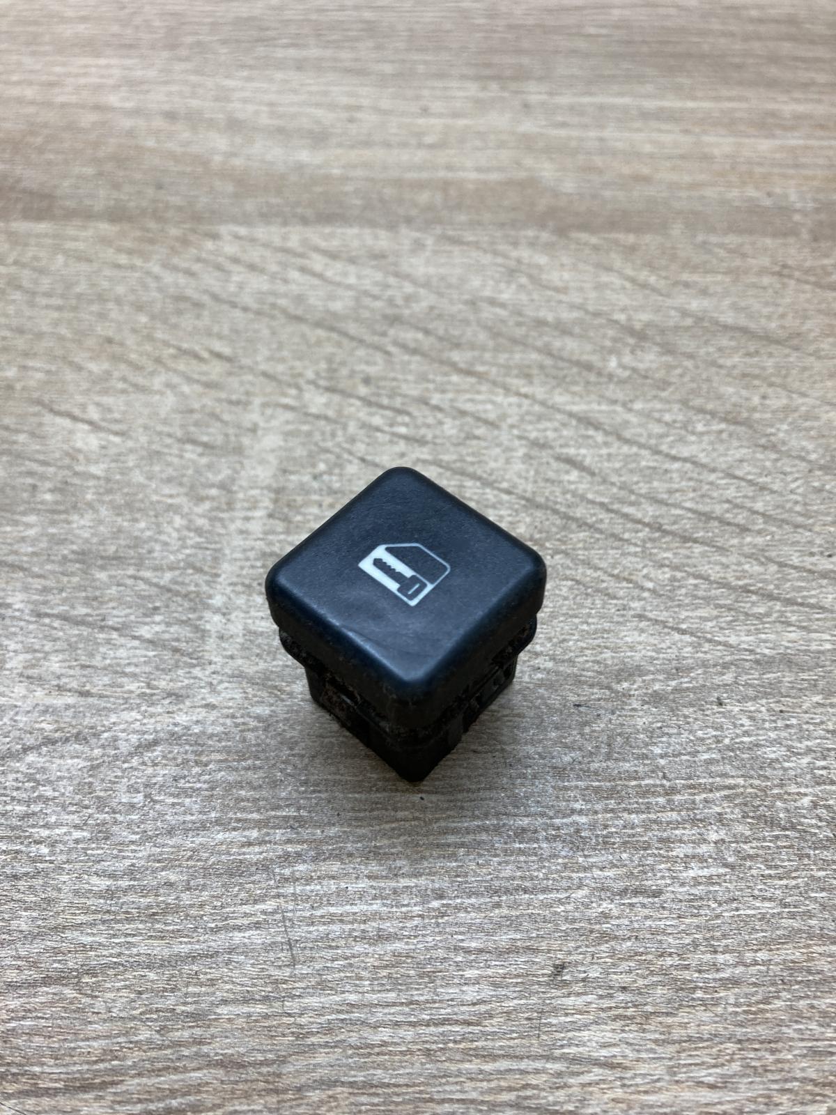 8360828   Central locking switch button BMW 5 E39