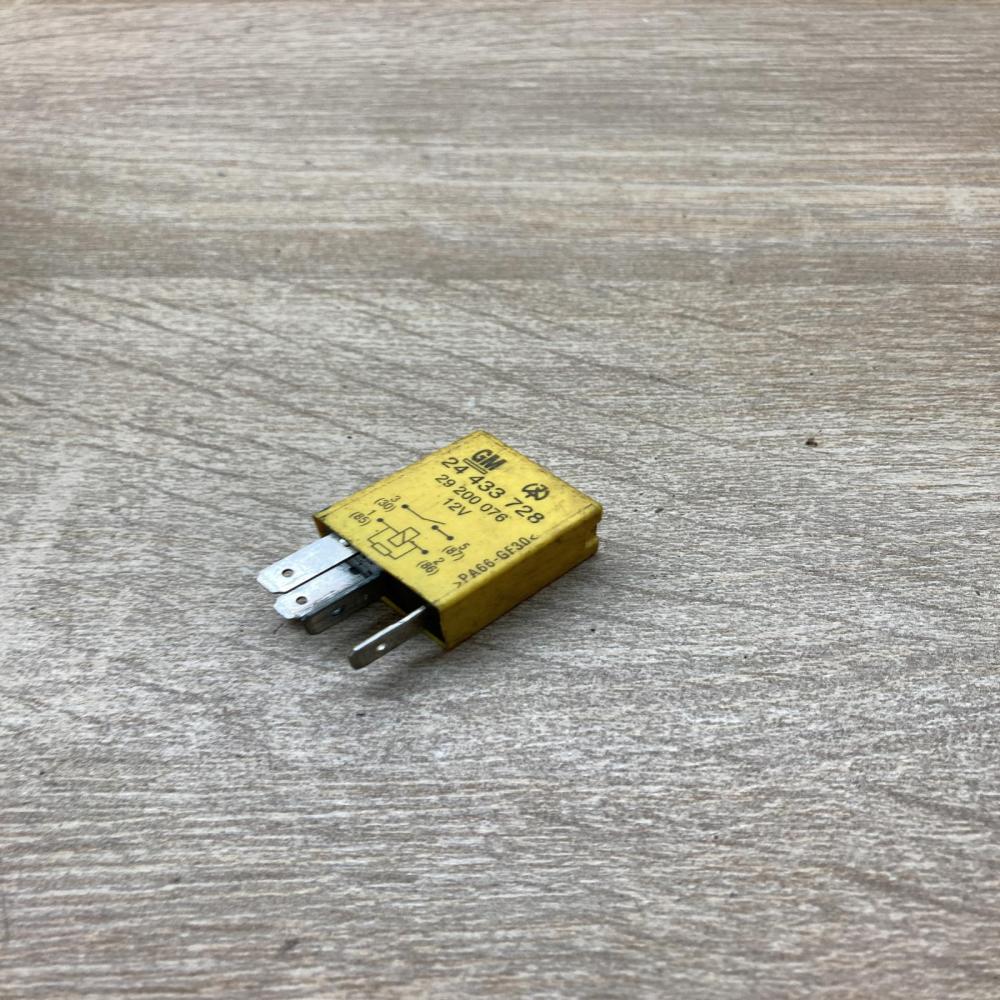 24433728   Other relay Opel Meriva A
