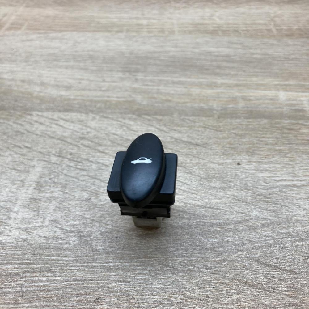 96384822ZL   Tailgate opening switch Citroen C5
