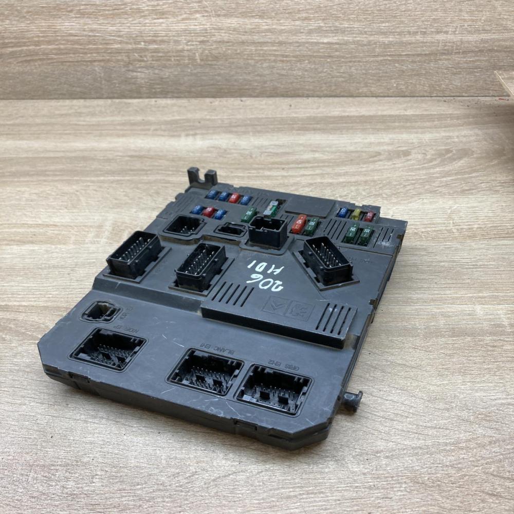 9645747480   Central body control module Peugeot 206