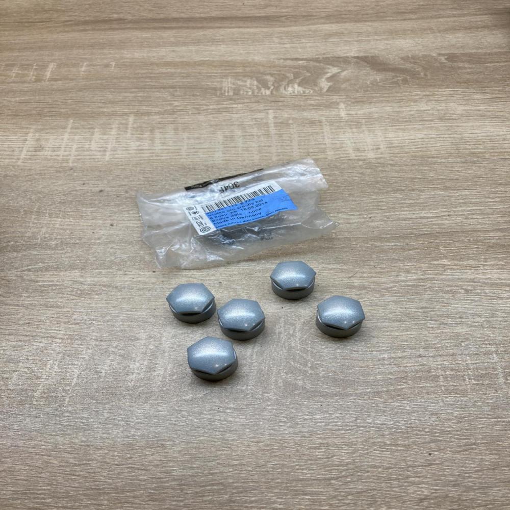 8D0601173E  5 Pcs Wheel nut cap/cover Skoda Fabia Mk2 (5J)