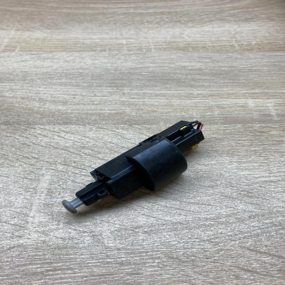 09132299 09175172  Brake pedal sensor switch Opel Zafira A