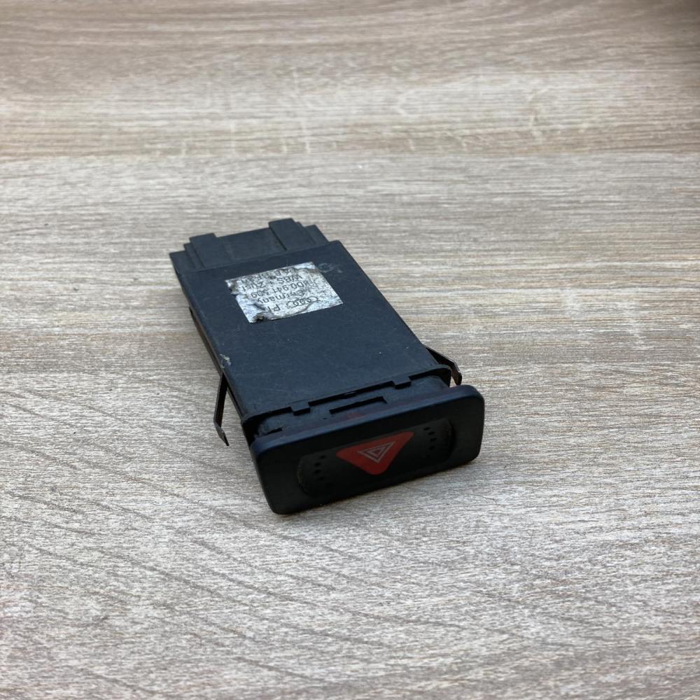 8D0941509   Hazard light switch Audi A4 S4 B5 8D