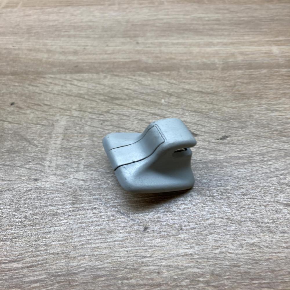 1K0857561B   Sun visor clip/hook/bracket Volkswagen Golf V