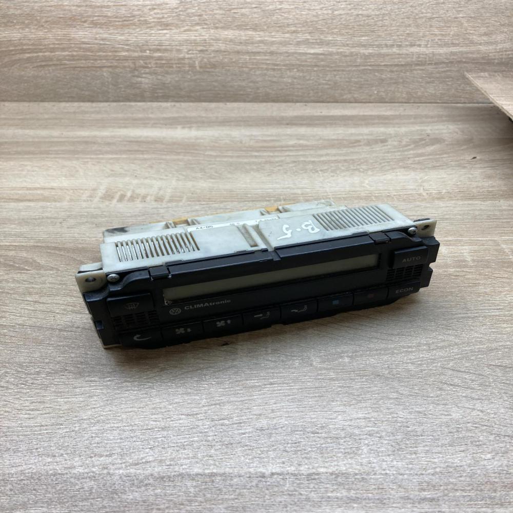 1J1907044 5HB007617  Climate control unit Volkswagen PASSAT B5